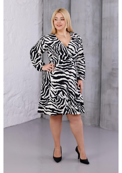 Kadın Siyah Beyaz Zebra Desen Kruvaze Yaka Esnek Bel Büyük Beden Elbise