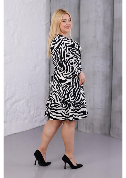 Kadın Siyah Beyaz Zebra Desen Kruvaze Yaka Esnek Bel Büyük Beden Elbise