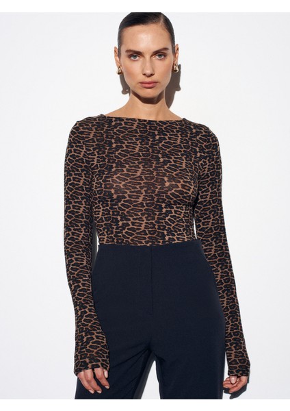 32206 Leopar Desen Kayık Yaka Top-Kahve