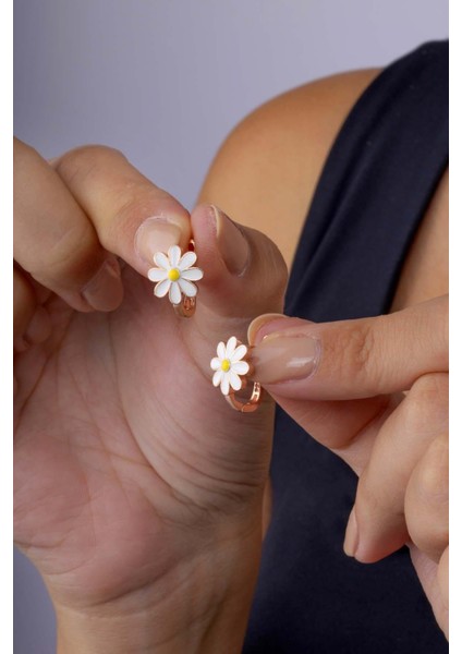 Mineli Papatya Motifli Gümüş J Küpe modelleri