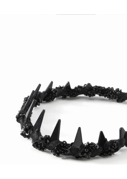 Siyah Tül Kumaş ve Boncuk Işlemeli Köpekbalığı Dişli Kemik Taç indirimleri