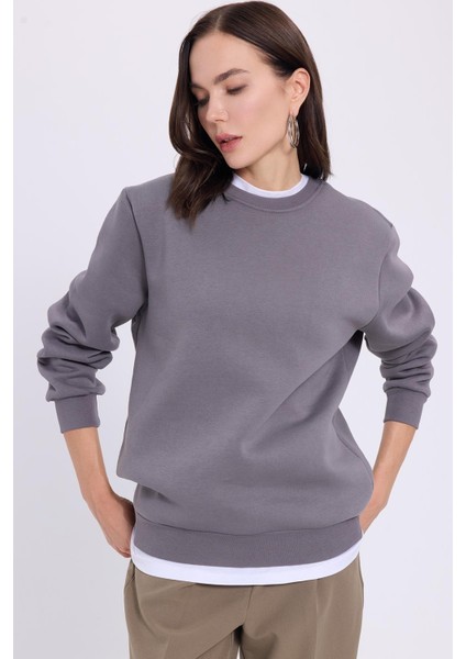 Kadın Oversize Geniş Kesim Pamuklu Yumuşak Dokulu Içi Polarlı Basic Gri Bisiklet Yaka Sweatshirt