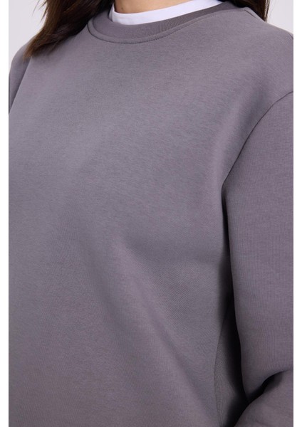 Kadın Oversize Geniş Kesim Pamuklu Yumuşak Dokulu Içi Polarlı Basic Gri Bisiklet Yaka Sweatshirt modelleri