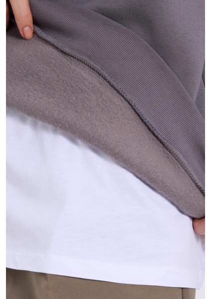 Kadın Oversize Geniş Kesim Pamuklu Yumuşak Dokulu Içi Polarlı Basic Gri Bisiklet Yaka Sweatshirt