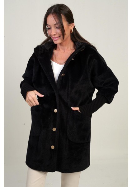 Kadın Kapüşonlu Önü Düğmeli Astarlı Kolları Ribanalı Angora Kaban