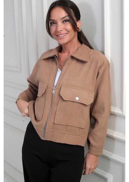 Kadın Önü Fermuarlı Torba Cepli Kaşe Kısa Mont modelleri