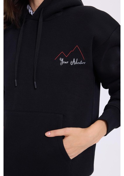 Kadın Oversize Geniş Kesim Pamuklu Yumuşak Dokulu Içi Polarlı Baskılı Siyah Kapüşonlu Sweatshirt modelleri