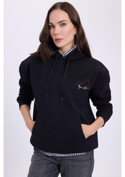 Kadın Oversize Geniş Kesim Pamuklu Yumuşak Dokulu Içi Polarlı Baskılı Siyah Kapüşonlu Sweatshirt indirimleri