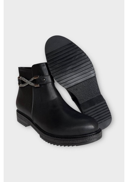 Kadın Tarz Toka Detaylı Günlük Klasik Bot Siyah - Füme