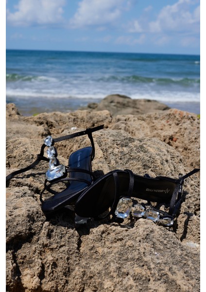 Kross Kadin Siyah Saten Taş Detay Alçak Topuklu Sandalet modelleri