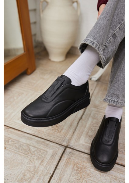 Sarr Kadın Siyah Gercek Deri Lastık Detay Casual Ayakkabi