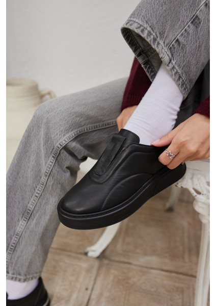Sarr Kadın Siyah Gercek Deri Lastık Detay Casual Ayakkabi fırsatları