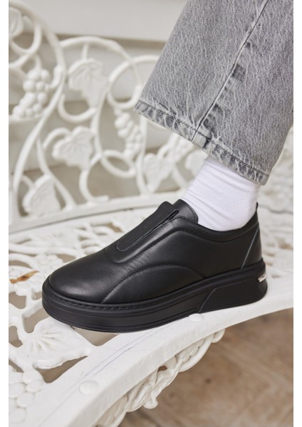 Sarr Kadın Siyah Gercek Deri Lastık Detay Casual Ayakkabi