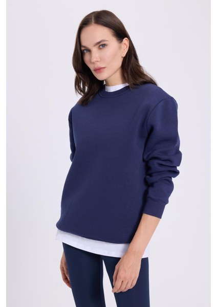 Kadın Oversize Geniş Kesim Pamuklu Yumuşak Dokulu Içi Polarlı Basic Lacivert Bisiklet Yaka Sweatshirt