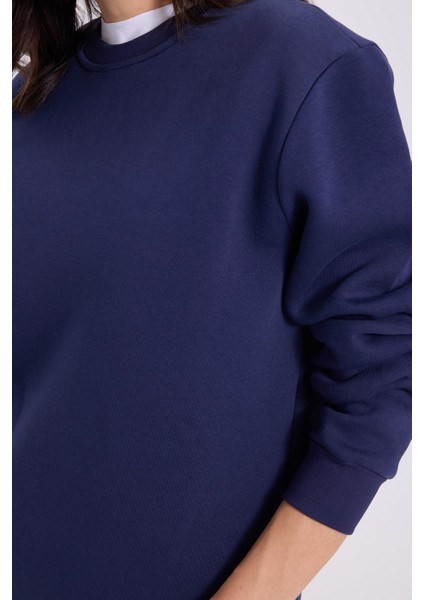 Kadın Oversize Geniş Kesim Pamuklu Yumuşak Dokulu Içi Polarlı Basic Lacivert Bisiklet Yaka Sweatshirt modelleri
