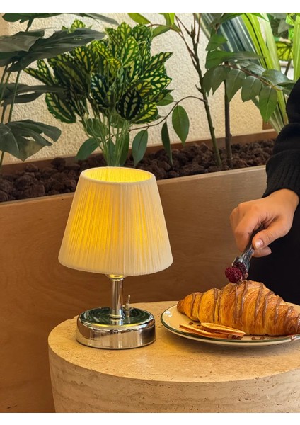 Krem Süet Kadife Kablosuz Şarjlı Masa Lambası - Alt Gümüş