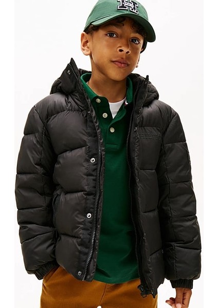 Erkek Çocuk Regular Fit Kabartma Yazı Logolu Kapüşonlu Şişme Mont - Siyah