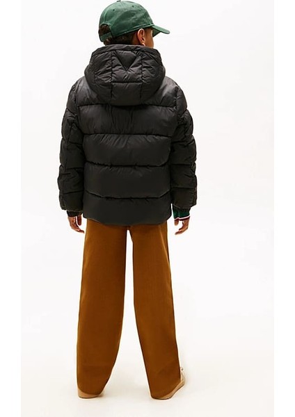 Erkek Çocuk Regular Fit Kabartma Yazı Logolu Kapüşonlu Şişme Mont - Siyah modelleri