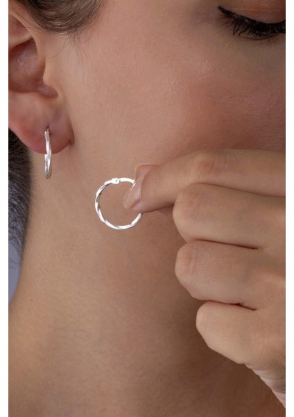 Burgu Model Rodyum Kaplama Kadın Gümüş Küpe