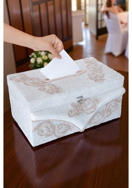 Pembe Çiçek Detaylı Kadife Takı Sandığı