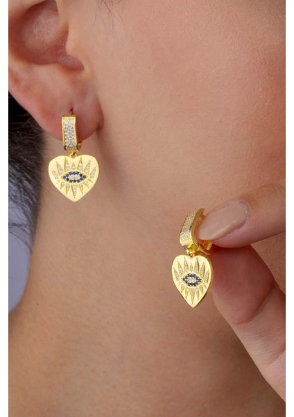 Kalp Üzeri Kirpik Motifli Altın Kaplama Gümüş Küpe