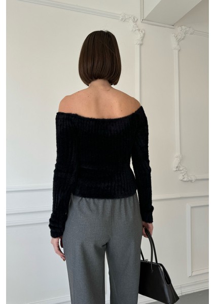 Tüylü Kayık Yaka Kazak- Siyah