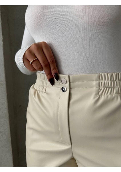 Beli Lastikli Çıtçıtlı Deri Şort Krem W241007