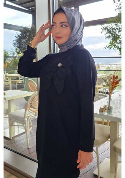 Kadın Dikme Çiçek Detaylı Tesettür Takım