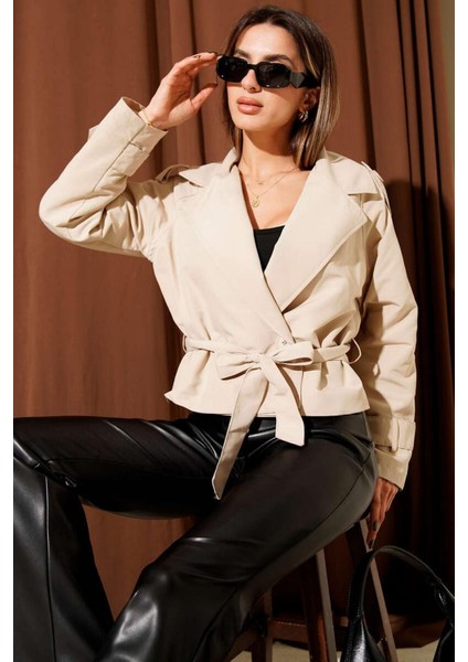 Kadın Kruvaze Yaka Kuşaklı Kısa Trençkot Taş