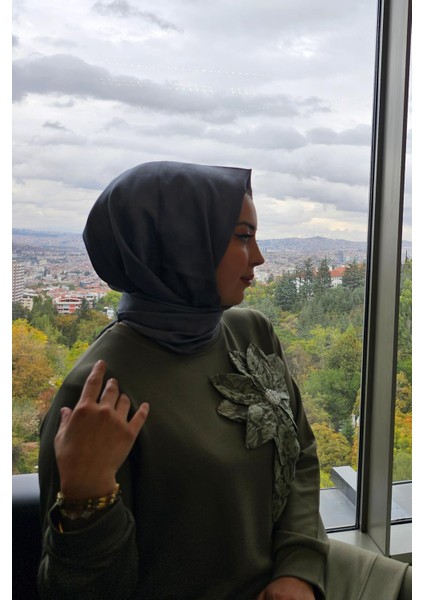 Kadın Dikme Çiçek Detaylı Tesettür Takım fırsatları