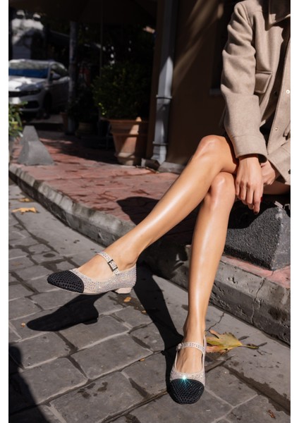 Loretto Kadın Bej Sıyah Garnılı Taş Detay Babet