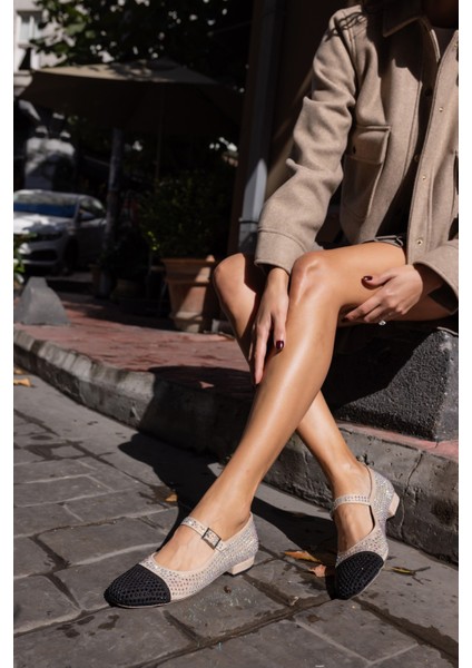 Loretto Kadın Bej Sıyah Garnılı Taş Detay Babet fırsatları