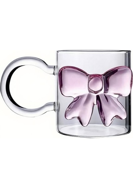 Pembe Fiyonklu Kulplu Cam Bardak, 350 ml Hacimli Borosilikat Cam Yapısı, Ergonomik Kulbu ve Dekoratif Fiyonk Tasarımıyla Çay, Kahve ve Sıcak Içecek Sunumlarınızda Zarafet Katar.