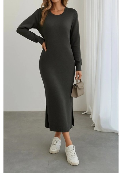 Kadın Uzun Kollu Bisiklet Yaka Yırtmaç Detay Triko Midi Boy Elbise