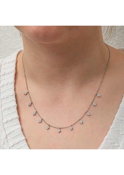 Gümüş Baklava Kesim Şans Kadın Kolye fırsatları