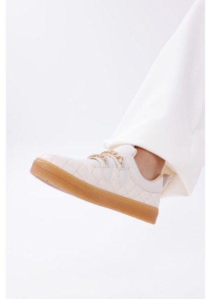 Kadın Sneaker Rahat Altın Renkli Zincir ve Inci Detaylı Cırtlı Spor Ayakkabı modelleri