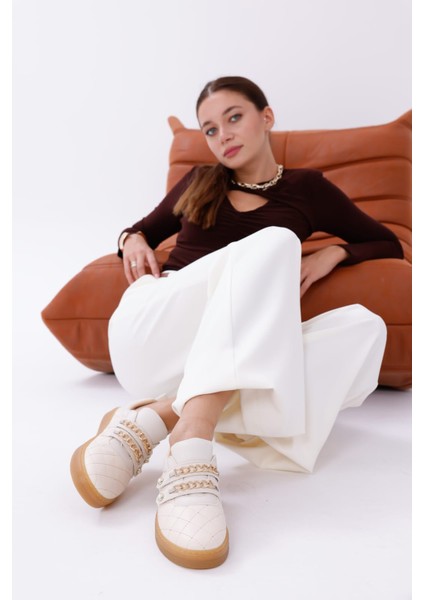 Kadın Sneaker Rahat Altın Renkli Zincir ve Inci Detaylı Cırtlı Spor Ayakkabı