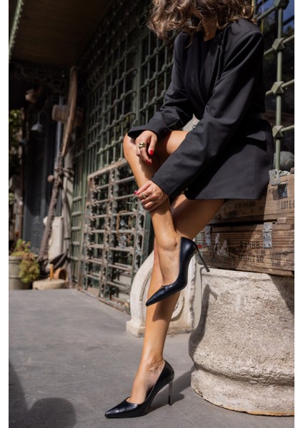 Moli Kadın Bej Suet Galvanız Okçeli Topuklu Stıletto