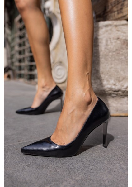 Moli Kadın Bej Suet Galvanız Okçeli Topuklu Stıletto