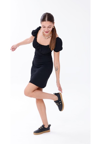 Kadın Sneaker Rahat Altın Renkli Zincir ve Inci Detaylı Cırtlı Spor Ayakkabı indirimleri