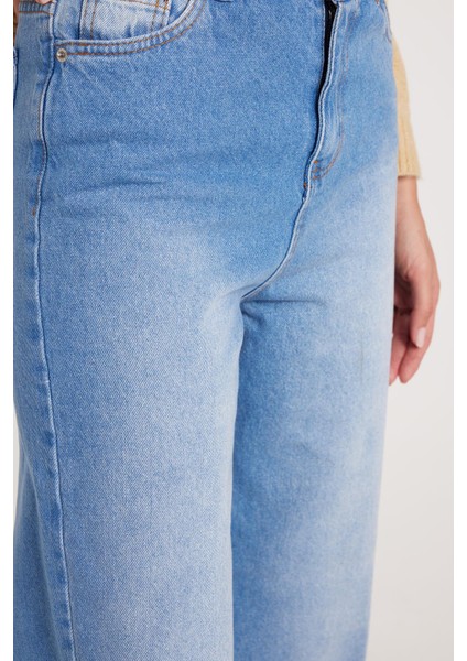 Kadın Regular Fit Klasik Kesim Pamuklu Bol Paça Mavi Jean Pantolon modelleri