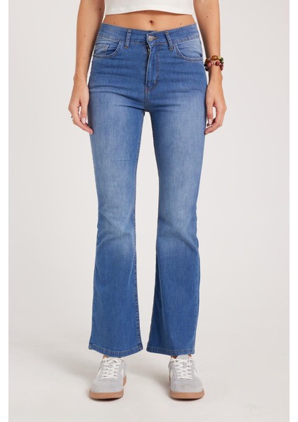 Kadın Regular Fit Klasik Kesim Pamuklu Ispanyol Paça Lacivert Jean Kot Pantolon