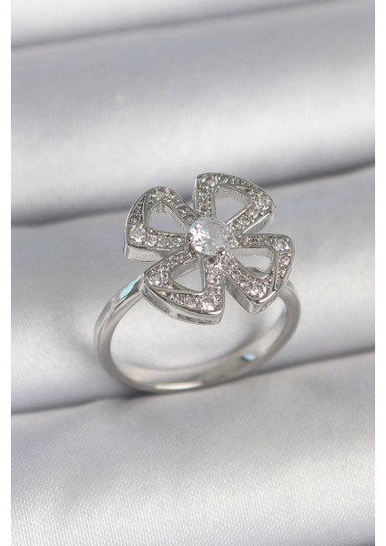 Pirinç Gümüş Renk Zirkon Taşlı Yonca Model Ayarlanabilir Kadın Yüzük - TJ-BYK3718