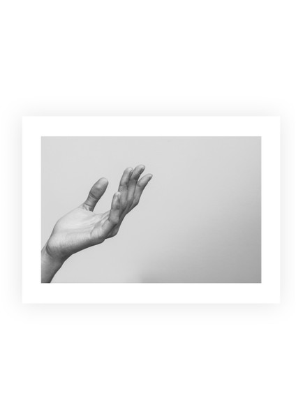 Silent Touch – Yatay Çerçeveli Siyah Beyaz El Figürlü Minimalist Kanvas Tablo –25*30 cm Gri Tonlarında modelleri