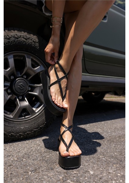 Parades Kadın Nude Dolgu Taban Parmak Arası Sandalet modelleri