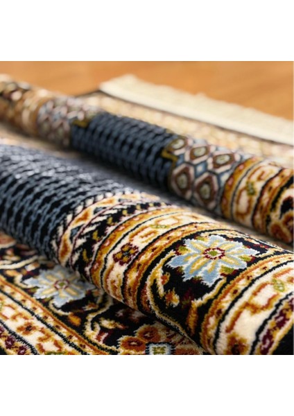 Lalezar Motifli Yünlü Seccade Siyah fırsatları