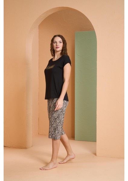 Kadın Leopar Desenli Yuvarlak Yaka Kısa Kollu Rahat Kapri Pijama Takım modelleri