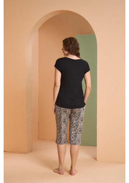 Kadın Leopar Desenli Yuvarlak Yaka Kısa Kollu Rahat Kapri Pijama Takım fırsatları