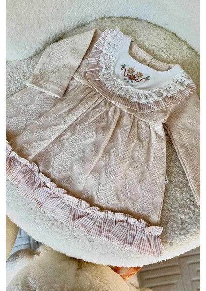 Çiçek Nakışlı Dantel Detaylı Elbise 0-2 Yaş Kendinden Desenli Kumaş