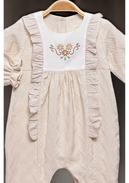 Çiçek Nakışlı Alttan Çıt Çıtlı Tulum 0-12 Ay Kendinden Desenli Pike Kumaş fiyatları